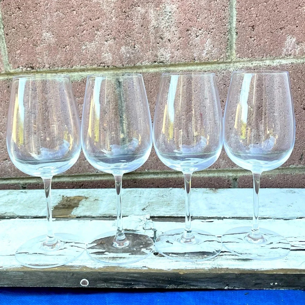 Set of 4 Clear Stemmed Wine Glasses Classic Barware Entertaining
